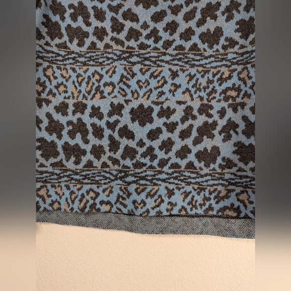 Classic St. John Animal Print Mock Neck Wool Blend Sleeveless Sweater Size P - Picture 14 of 14